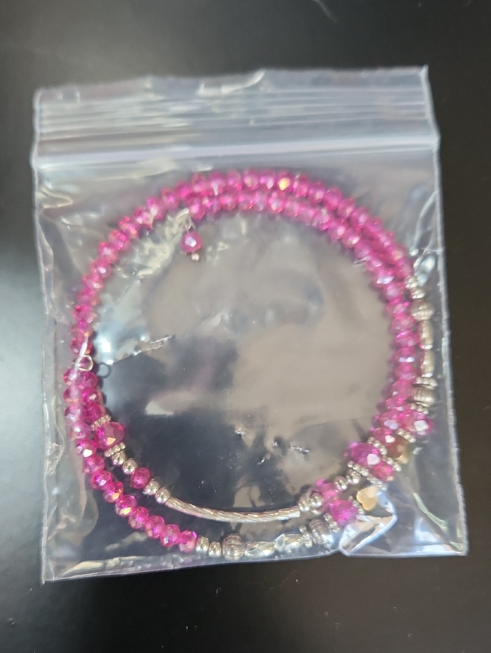 GIVVY, Source Unknown Hot Pink Beaded Coil Bracelet with Silver Accents